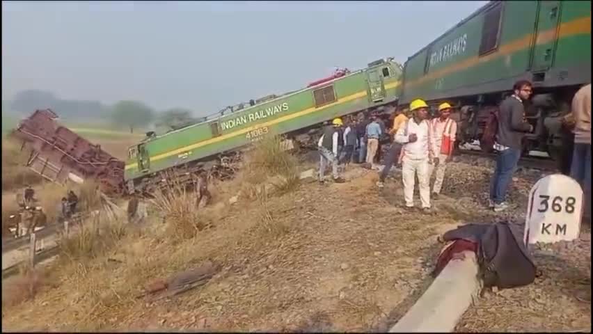 उत्तर प्रदेश में बड़ा रेल हादसा वीडियो वायरल