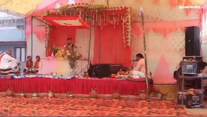 देवेंद्र नगर थाना अंतर्गत टोला राजापुर यादव परिवार के द्वारा भागवत कथा महापुराण का आयोजन किया गया है।