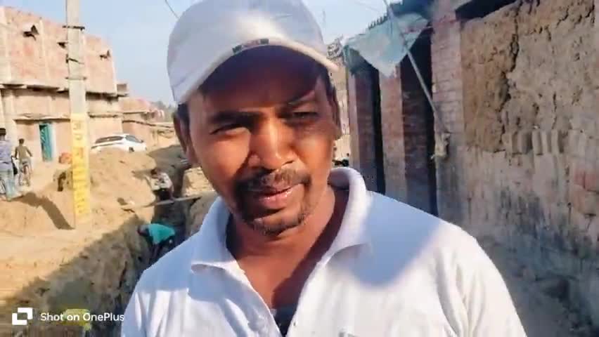 नवीनगर प्रखंड ग्राम पंचायत बैरिया ग्राम विश्रामपुर में स्वच्छता को देखते हुए मुखिया जी के प्यार के बदौलत लगा काम