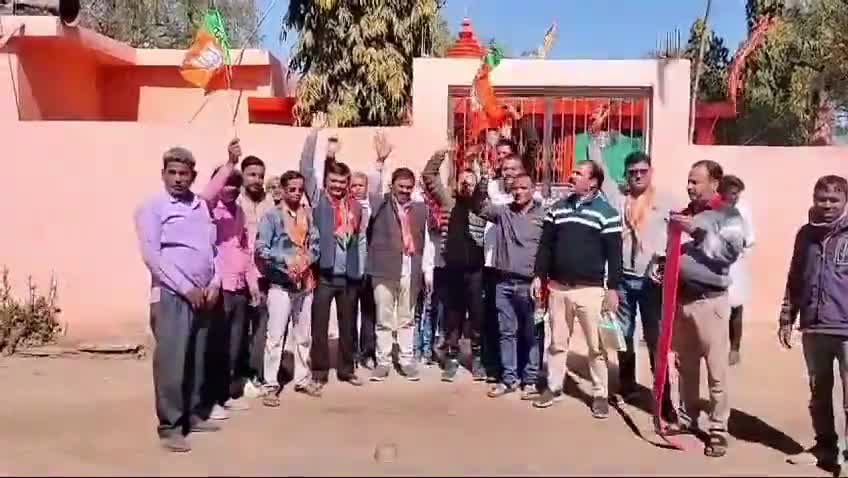 शमशाबाद : -दिल्ली में भाजपा की प्रचंड जीत पर नटेरन में मनाया गया उत्सव