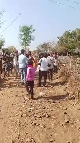 छोटे से गांव रामपुरिया  में श्री देवनारायण भगवान् कथा में श्री देवनारायण की शादी हुई है बुधवार को पधारने की कृपा करें
