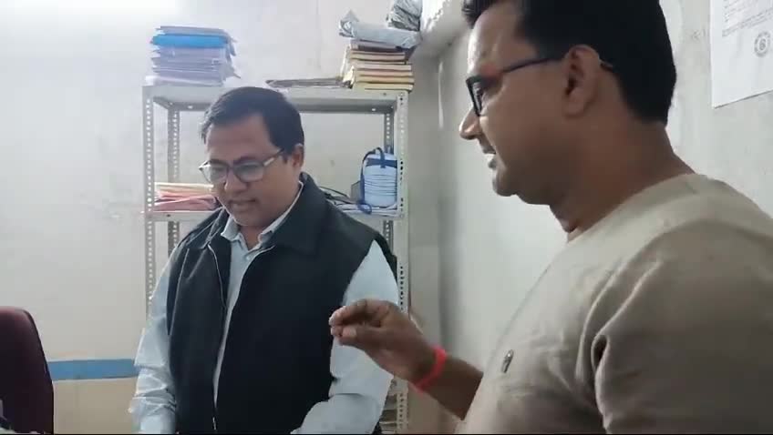 DBGB meskaur manager ji ka kahna h RO nhi chahti hum kya kare aap ka bank se koi Kam nhi ho ga