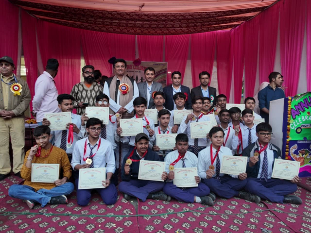 शाहदरा: शाहदरा के संत एकनाथ सर्वोदय विद्यालय का विधायक संजय गोयल ने किया दौरा, छात्रों और शिक्षकों से की मुलाकात