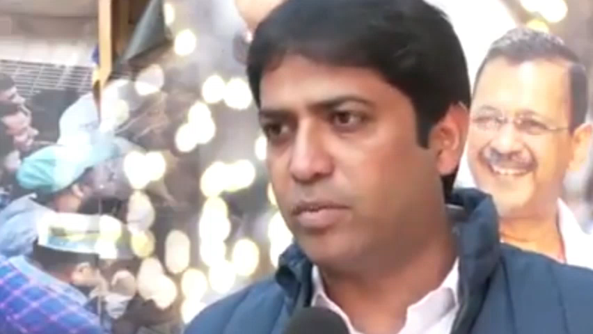 करावल नगर: मोहन सिंह बिष्ट पर आदिल अहमद खान का वार कहा "भाजपा काम की राजनीति करें नाम बदलने की नहीं"