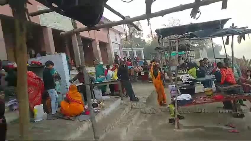 #ऊंचाहार के गोकना गंगा घाट पर स्नान हेतु भारी संख्या में पहुचे श्रद्धालु,लगाई आस्था की डुबकी,पुजारी ने दी जानकारी