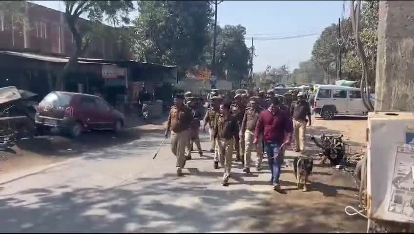 #देवरिया पुलिस अधीक्षक खुद उतरे सड़क पर,किये दो पहिया वाहन चेक।