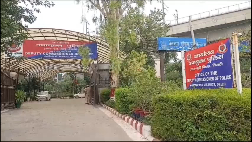 सीलमपुर: करावल नगर में 17 साल की लड़की के साथ पड़ोसी ने किया बलात्कार, पुलिस ने किया गिरफ्तार