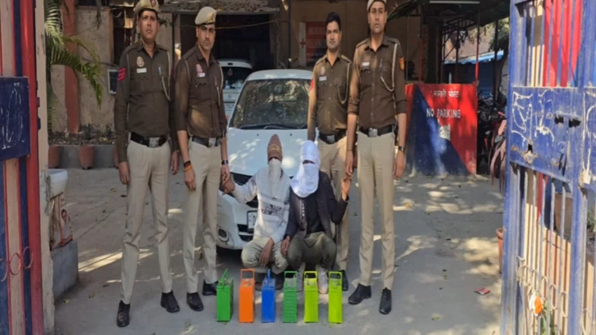 शाहदरा: विवेक विहार थाना पुलिस ने बैटरी चोरी के मामले में 2 चोरों को होंडा सिटी कार के साथ किया गिरफ्तार