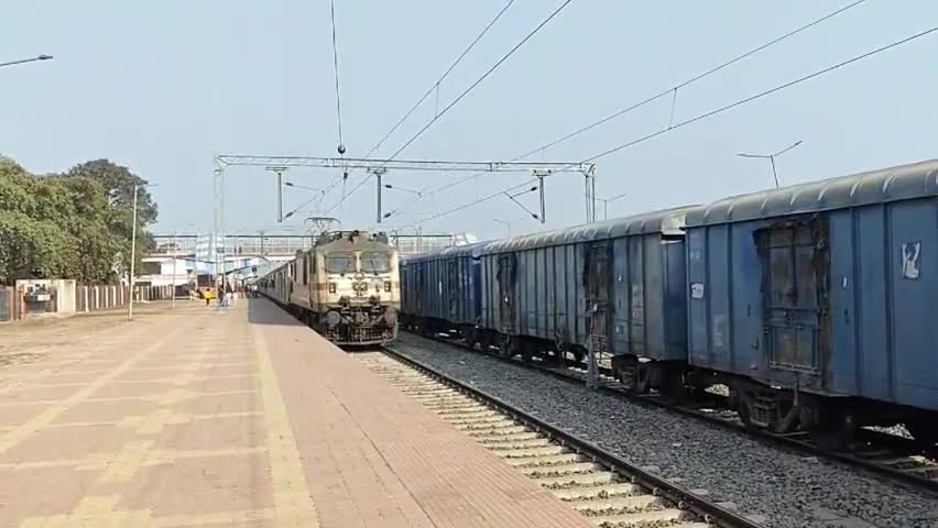 पहली बार ललितग्राम से अमृतसर साप्ताहिक एक्सप्रेस ट्रेन आने से लोग में खुशी, चालक उपचालक का हुआ भव्य स्वागत