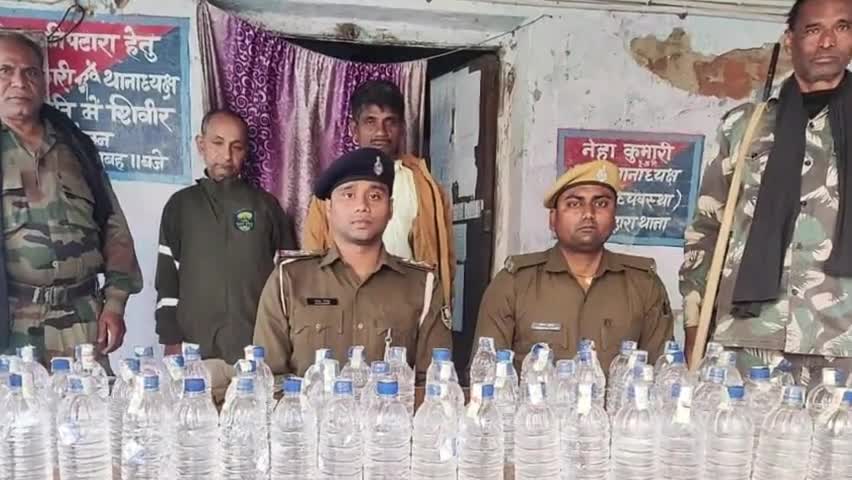 फेनहारा: पुलिस ने गोविंद बारा गांव से एक बाइक सवार को 58 बोतल नेपाली शराब के साथ गिरफ्तार किया, थाना प्रभारी ने दी जानकारी