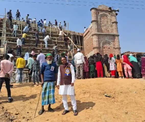 टुंडी : टुंडी थाना क्षेत्र के जामा मस्जिद बिसनीपतरा का दो मंजिला छत छह हजार वर्ग फुट की ढ़लाई कार्य हुआ सम्पन्न