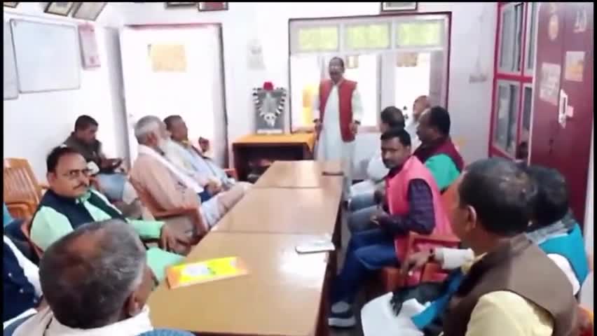 मधुबन: मधुबन भाजपा कार्यालय में मंडल अध्यक्ष राजेश सहनी की अध्यक्षता में जननायक कर्पूरी ठाकुर की 38वीं पुण्यतिथि मनाई गई