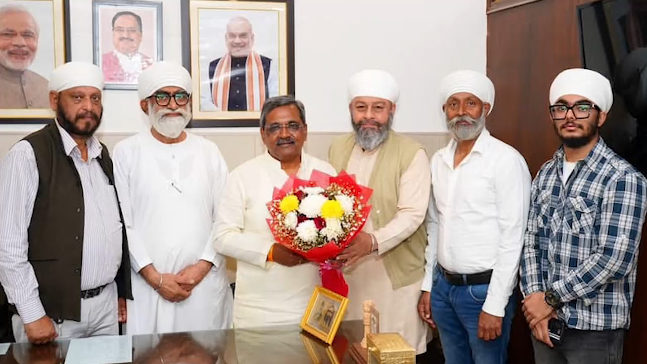 हौज खास: मालवीय नगर से भाजपा विधायक सतीश उपाध्याय ने नामधारी समाज के सदस्यों से मुलाकात की