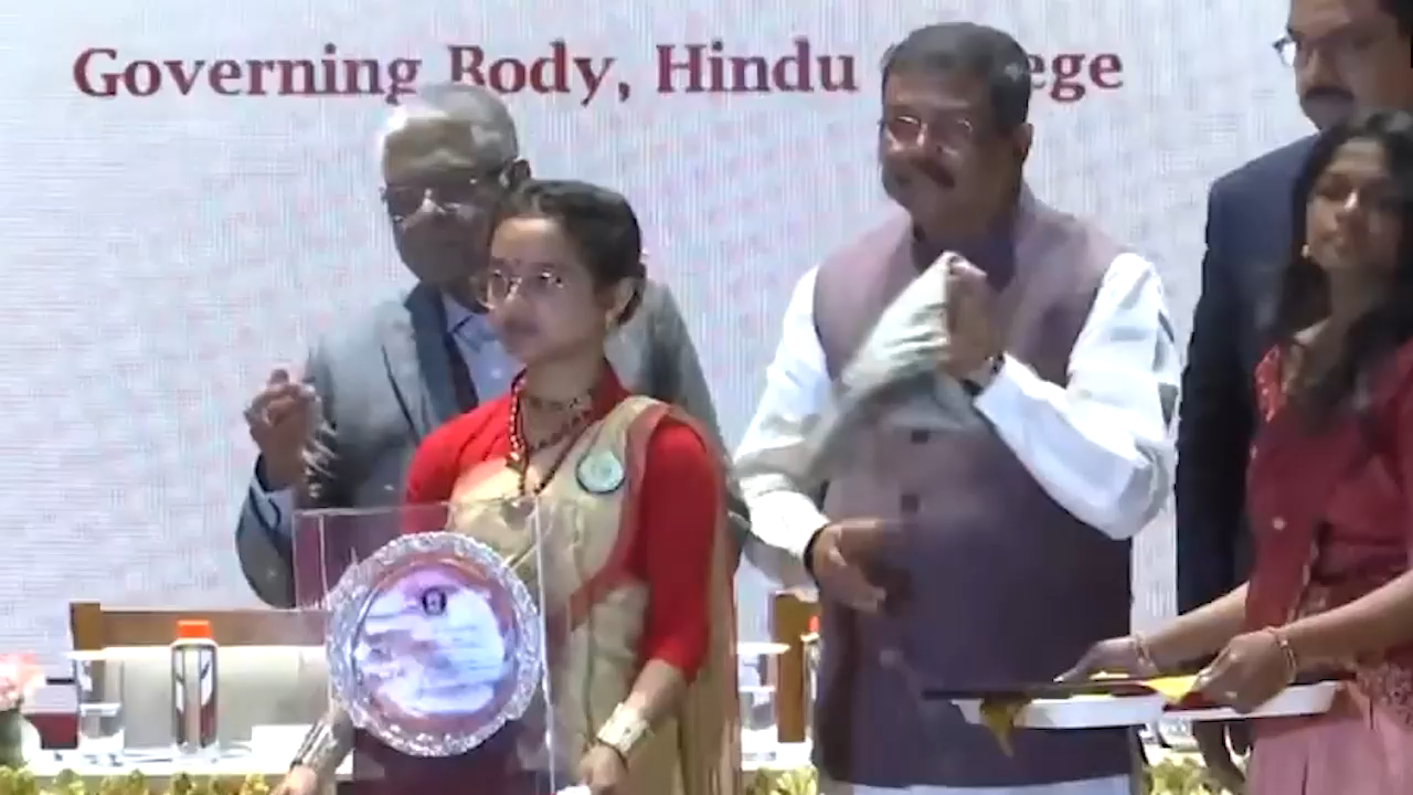 हौज खास: केंद्रीय मंत्री धर्मेंद्र प्रधान ने हिंदू कॉलेज के 126वें स्थापना दिवस समारोह में की शिरकत