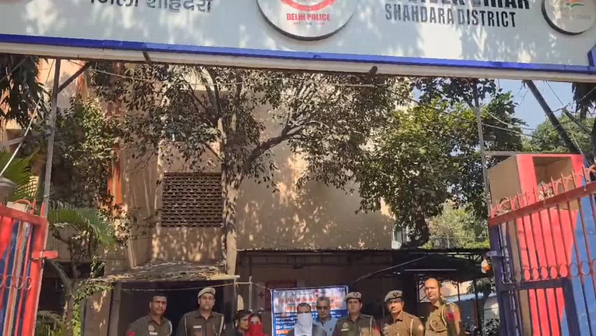 शाहदरा: विवेक विहार थाना पुलिस ने ज्वाला नगर से अवैध शराब के साथ दो आरोपियों को किया गिरफ्तार; 830 क्वार्टर अवैध शराब बरामद