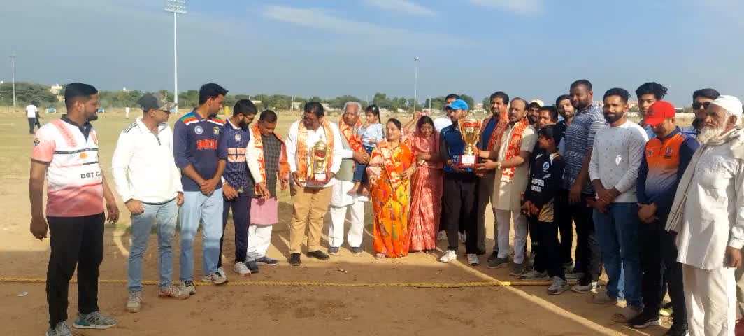 जिला मुख्यालय पर स्थित मेजर शैतान सिंह स्टेडियम में जिला क्रिकेट संघ फलोदी के द्वारा जिला स्तरीय सीनियर क्रिकेट प्रतियोग