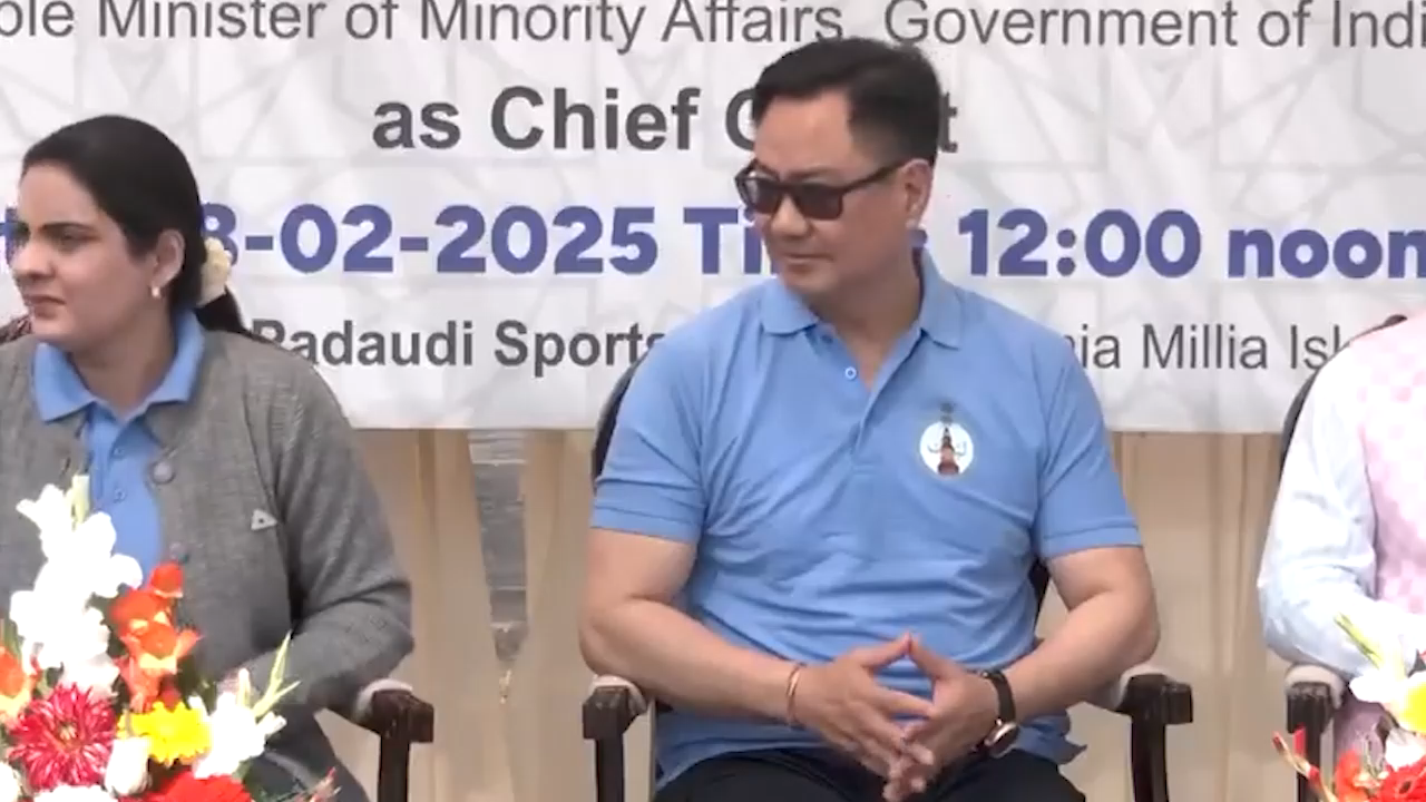 साकेत: मंत्री रिजिजू ने जामिया मिलिया इस्लामिया विश्वविद्यालय में हज यात्रियों के लिए आयोजित फिटनेस कार्यक्रम में लिया भाग