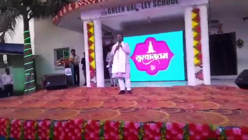 #मोतिहारी 
सिरसा में श्री रुपनारायण कुशवाहा जी द्वारा संचालित ग्रीन वैली स्कूल के वार्षिकोत्सव कार्यक्रम क़ो सम्बोधित करते हुए।
शिक्षा ही एक ऐसी हथियार है जिससे समाज क़ो विकसित किया जा सकता है।
#schoolactivities