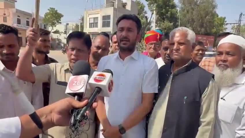 पूर्व प्रधानमंत्री इंदिरागांधी जी के अपमान एवं कांग्रेसप्रदेश अध्यक्ष गोविन्दसिंह डोटासराजी समेत6विधायकों के निलंबन के खिलाफआज नागौरजिला कांग्रेसकमेटी के तत्वावधान में विरोधप्रदर्शन कर मुख्यमंत्री भजनलालशर्मा का पुतला फूंका।#हनुमानबाँगड़ा