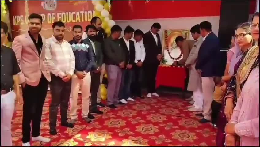 रतनगढ़. स्थानीय केपीएस स्कूल में कक्षा 12 के विद्यार्थियों की रविवार को (फेयरवेल पार्टी) आशीर्वाद समान समारोह का आयोजन ह