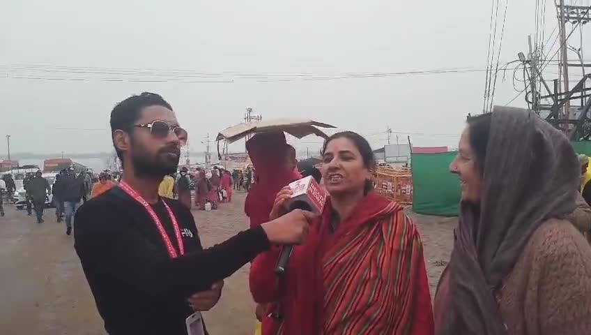 #प्रयागराज : #महाकुंभ मेला क्षेत्र में महा शिवरात्रि का स्नान के लिए भीड़ का सिलसिला शुरु, मौनी अमावस्या जैसी भीड़ होने की प्रबल संभावना। मेला प्रशासन, पुलिस प्रशासन पूरी मुस्तैदी के साथ व्यवस्था दुरुस्त करने में जुटा। लाइव रिपोर्ट देखिए।