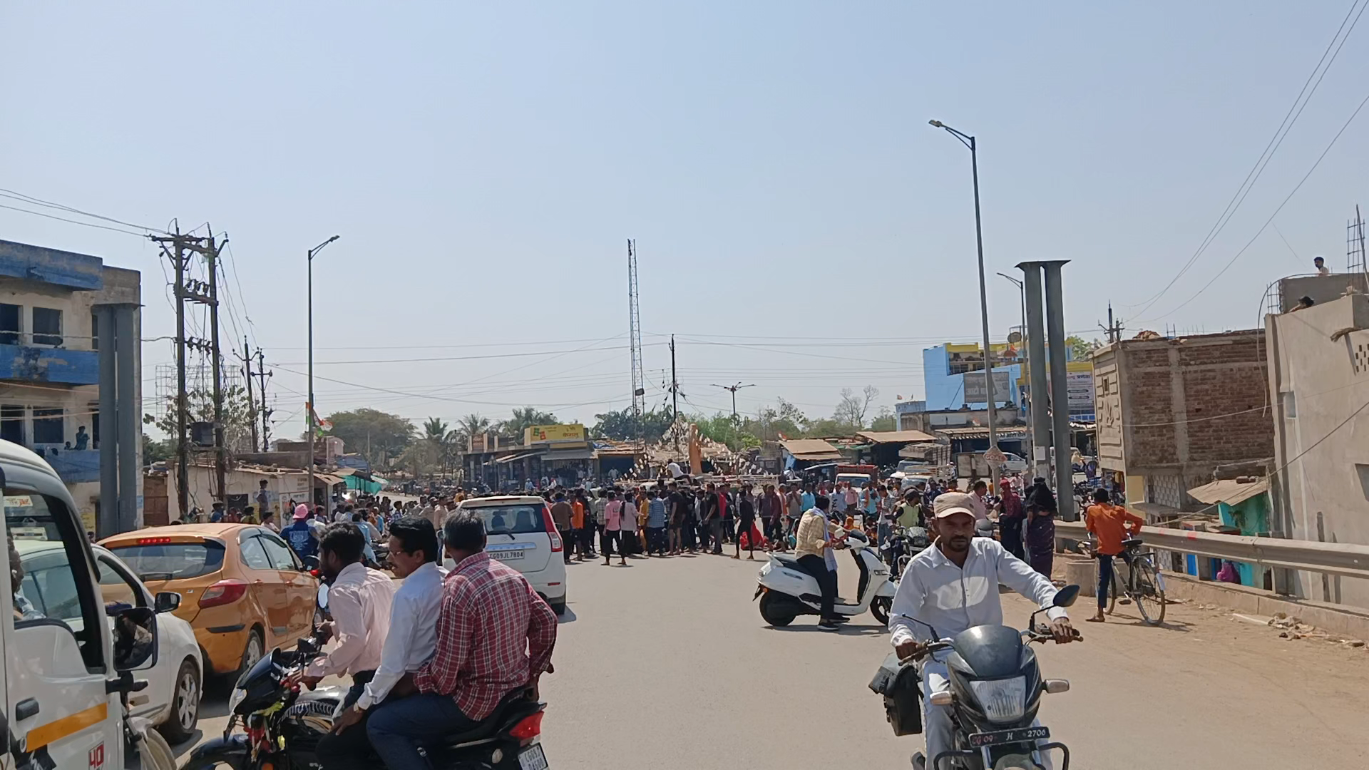 kawardha me jantao ka mahol road pe huaa chakka jam