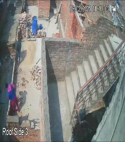 खमरिया वार्ड नं 9 में पीड़ित के छत जबरन चढ़कर दी जान से मारने की धमकी दिखाई दिया दबंगों का कहर घटना का वीडियो हुआ वायरल
