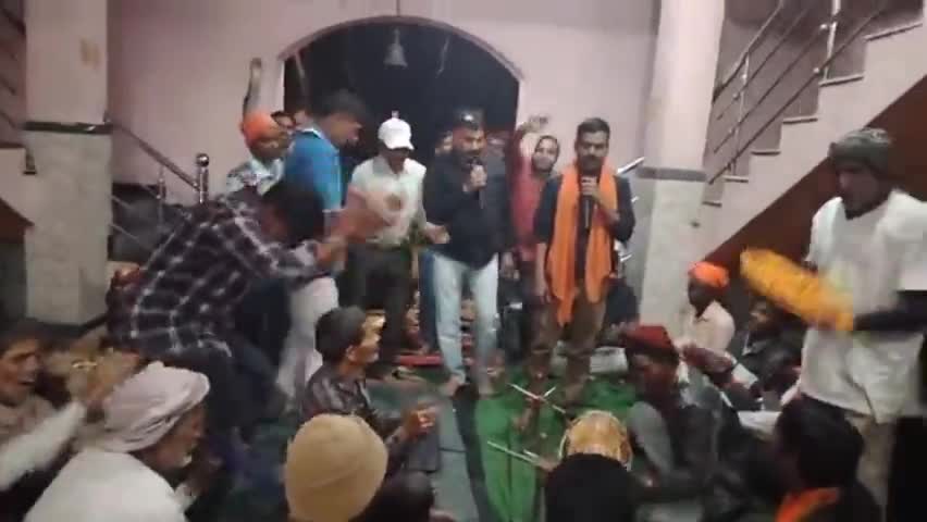 सोनडीहा: महाशिवरात्रि के उपलक्ष में सोनडीहा शिव मंदिर मैं भव्य कीर्तन का आयोजन हर हर महादेव 🚩🚩 जय सोनडीहा🚩🚩