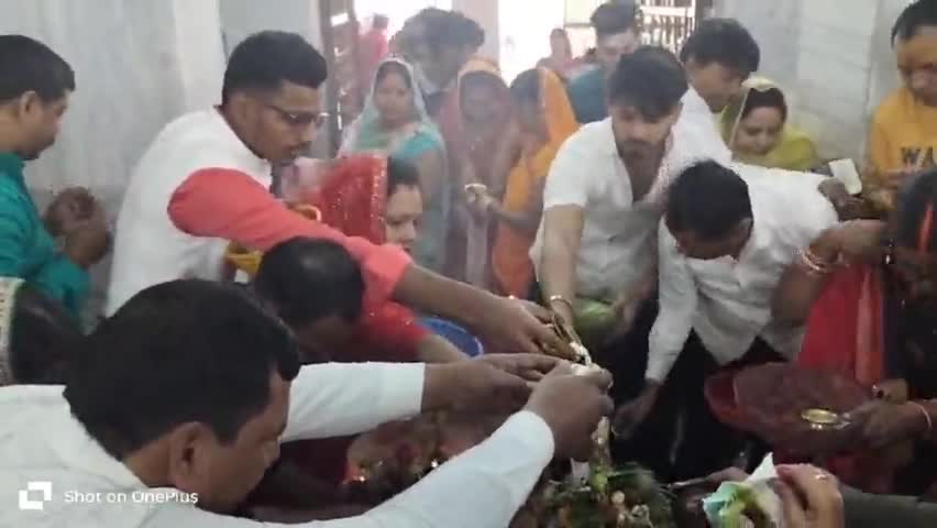 सासाराम: सोनवागढ़ शिव मंदिर में महाशिवरात्रि पर उमड़ी भक्तों की भीड़
#mahashivratri