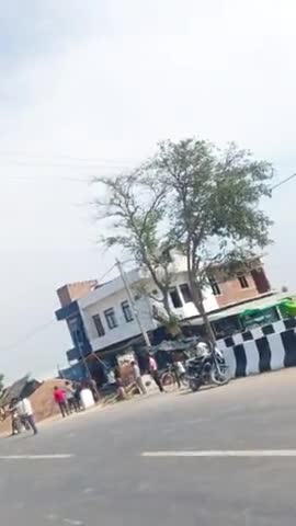 कबाड़ियों और मिठाई के दुकानदारों से झगड़ा होते होते बचा किशनी रोड
