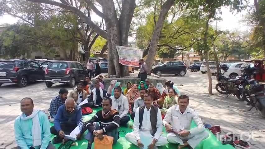 ठगी पीड़ित जमाकर्ता परिवार समिति द्वारा किया गया धरना प्रदर्शन

#etahnews