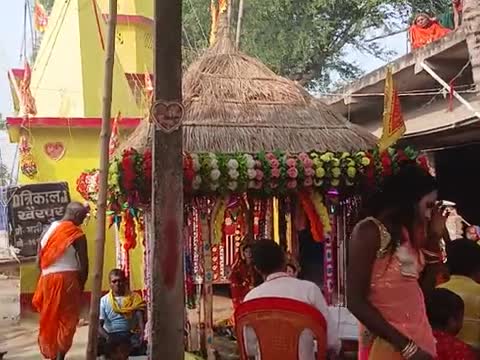 फरीदपुर शिवमंदिर नवल भगत के दरवाजे पर हो रहा है