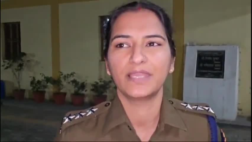 हनुमानगढ़: जंक्शन के सुरेशिया में चोरी के आरोपी को पकड़ने गई पुलिस पर #पथराव और लाठी डंडों से हमला, डीएसपी मीनाक्षी ने दी जानकारी