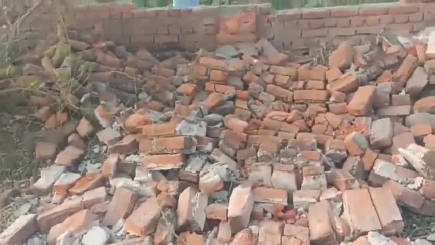 टुंडी : टुंडी में हाथियों के एक बड़े झुंड ने भारी तबाही मचाई, लगभग बीस क्विटल गेहूं बर्बाद हो गया। इसके अलावा, मकई, बीट,