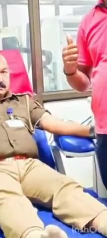 #वाराणसी 
वाराणसी पुलिस सराहनीय कार्य ।।
थाना लंका प्रभारी शिवाकांत मिश्र ने किया रक्त दान ।
