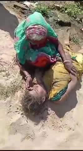 छतिहर पंचायत की मनोहर बिगहा नदी की बालू खनन से गढा मे पानी जमाव मे फिसलकर35 वर्षीया महिला की मौत पोस्टमार्टम कर शव शौपा