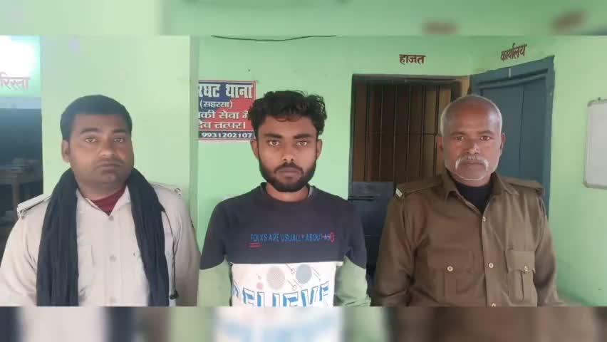 पतरघट थाना पुलिस ने सीएनजी टेम्पू पर लदा 252 लीटर देशी शराब के साथ तस्कर को किया गिरफ्तार