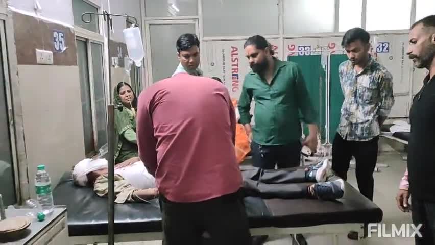 मुरैना: हाइवे पर सैय्यद नहर के पास ट्रक ने मारी टक्कर चार लोग हुए घायल उपचार के बाद ग्वालियर रेफर #एक्सीडेंट