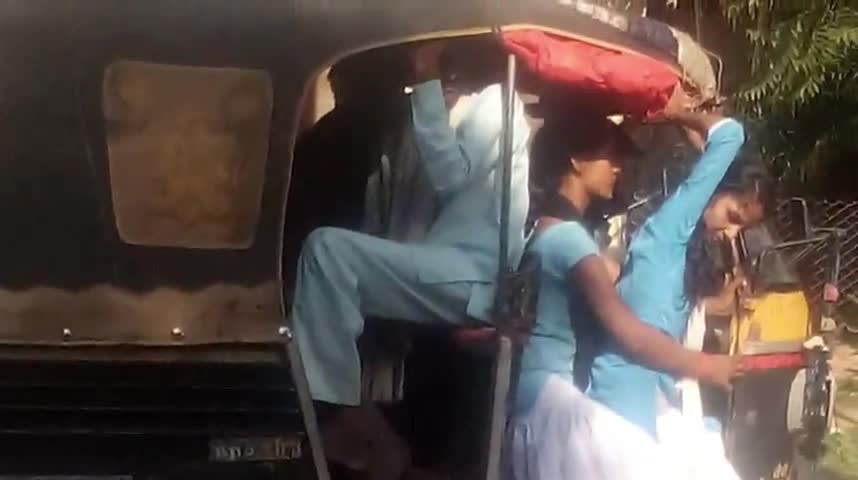 जतारा: क्षमता से अधिक सवारी बैठाकर बेखौफ दौड़ रही टैक्सियां, एसडीओपी बोले- होगी चेकिंग और कार्रवाई #jansamasya