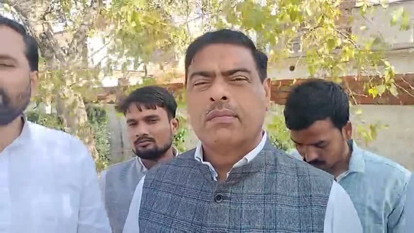 #अजीतमलऔरैया: ब्लॉक प्रमुख रजनीश पांडे ने जिलाधिकारी डॉक्टर इंद्रमणि त्रिपाठी को दिया ज्ञापन, सर्विस रोड,अंडरपास की मांग