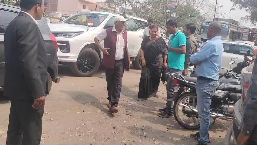 बोकारो विधायक श्रीमती स्वेता सिंह जी चास में चाय कैफे किंग दुकान का उद्घाटन किए और दुकानदार को शुभकामनाएं दिए .
