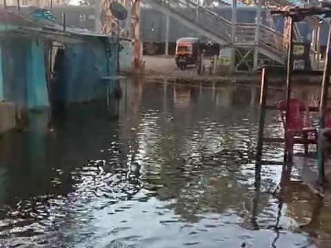 sonua रेलवे स्टेशन से जाने का मुख्य रोड है जो स्टेशन से टिकट काउंटर को जाती है