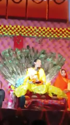 नाला फुटबॉल मैदान श्री श्री 1008 लक्ष्मी नारायण पूजा भागवत करते हुए प्रयागराज से आए हुए हैं