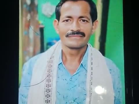 yah aadami gumshuda hai 
diye Gaye number per sampark karo 9399405090 Jo aadami iska pata bataega usko milega Hi Naam