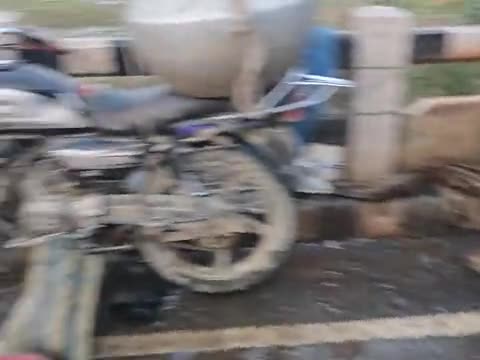 ghatho thana ke antargat kararghatti pul pe awedh rup se machhli bikreta sab pool pe agyaat jaam kiya rehta hai