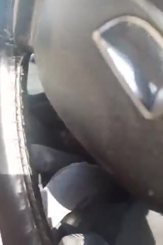 में मेरे मामा जी के घर जा रहा था तब एक व्यक्ति बाइक लेकर आया और मुझे कहा कि तूने गाड़ी ठोकी है यू करके मुझे उसने लुटा ओर एक मोबाइल ले लियापथराव बाजीकी