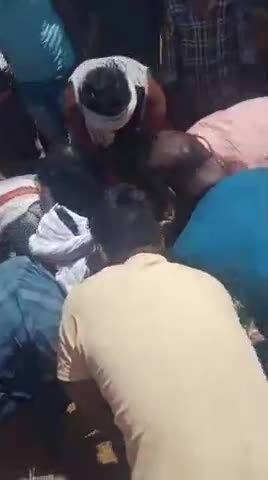 harda jile ke Bajaniya ganb me tractor ke niche dabane se yuvak Ki maut Achanak tractor nali mein girne se yuvak dava sa
