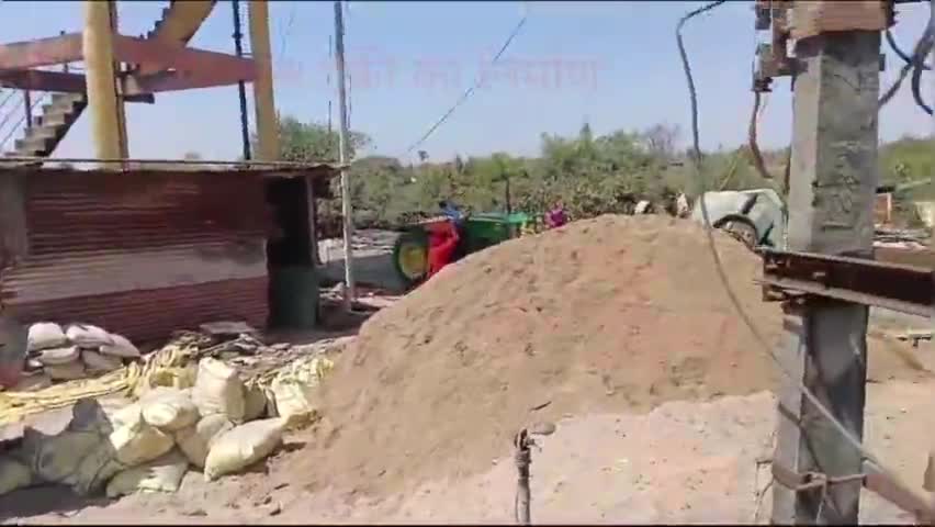 ग्राम पंचायत राजना उप सरपंच ने लगाया आरोप ग्राम राजना मे बन रही पेयजल टंकी मे घटिया सामग्री का इस्तेमाल
