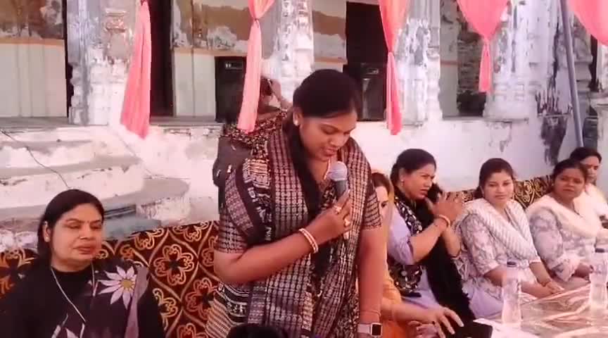 #शिवगढ़ ।महिला दिवस कार्यक्रम को संबोधित करती हुई वंदना कश्यप