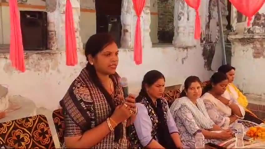 #शिवगढ़ ।महिला दिवस कार्यक्रम को संबोधित करती हुई वंदना कश्यप